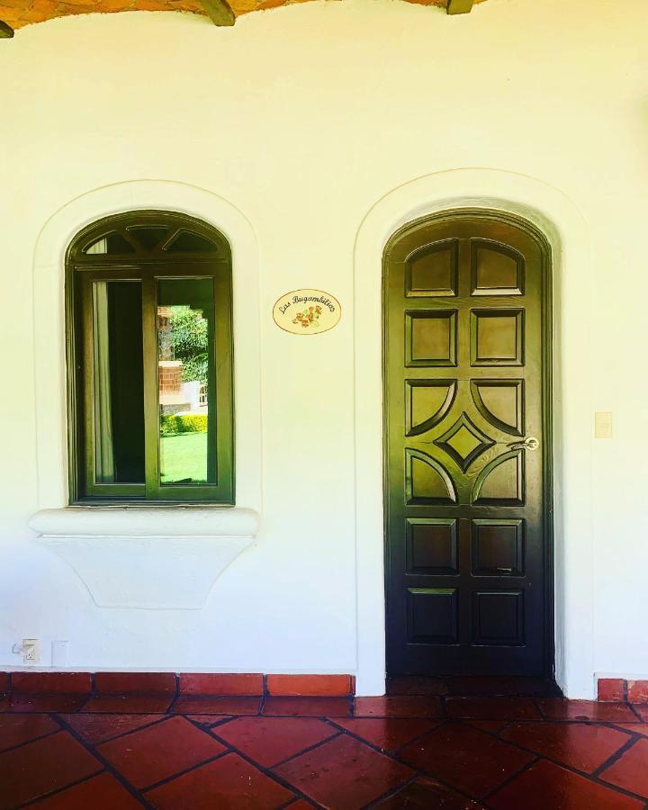 Caroline Bella Bed & Breakfast Ajijic Exterior photo